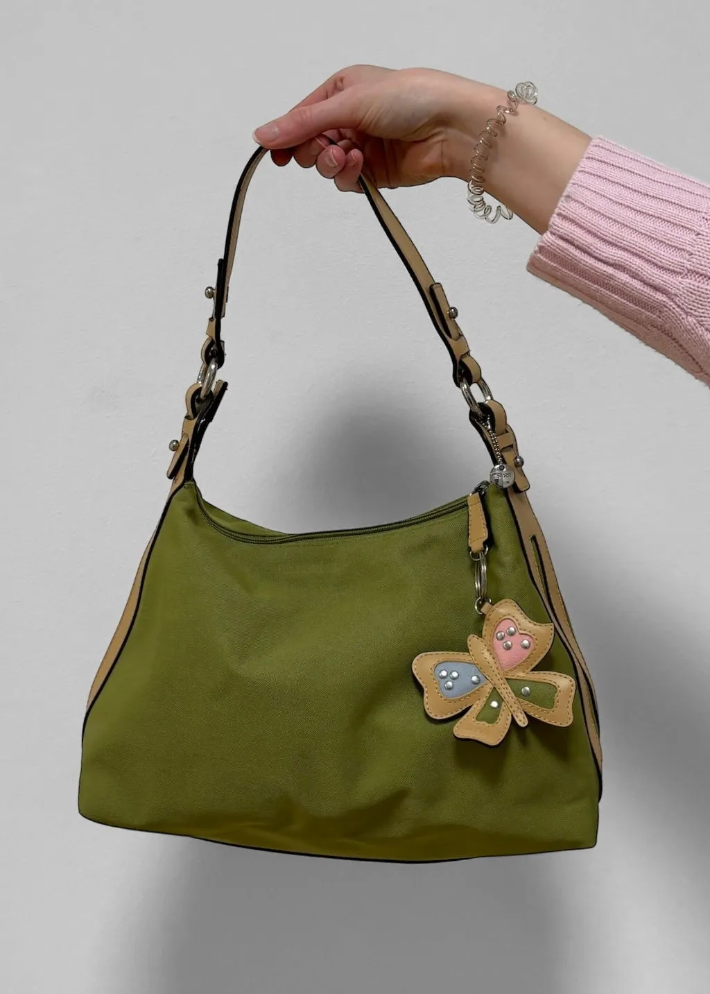 Sure! Here’s an optimized title for the product:

Esprit Elegant Butterfly Bag - Stylish and Versatile Handbag for Everyday Use

Let me know if you need any more help!