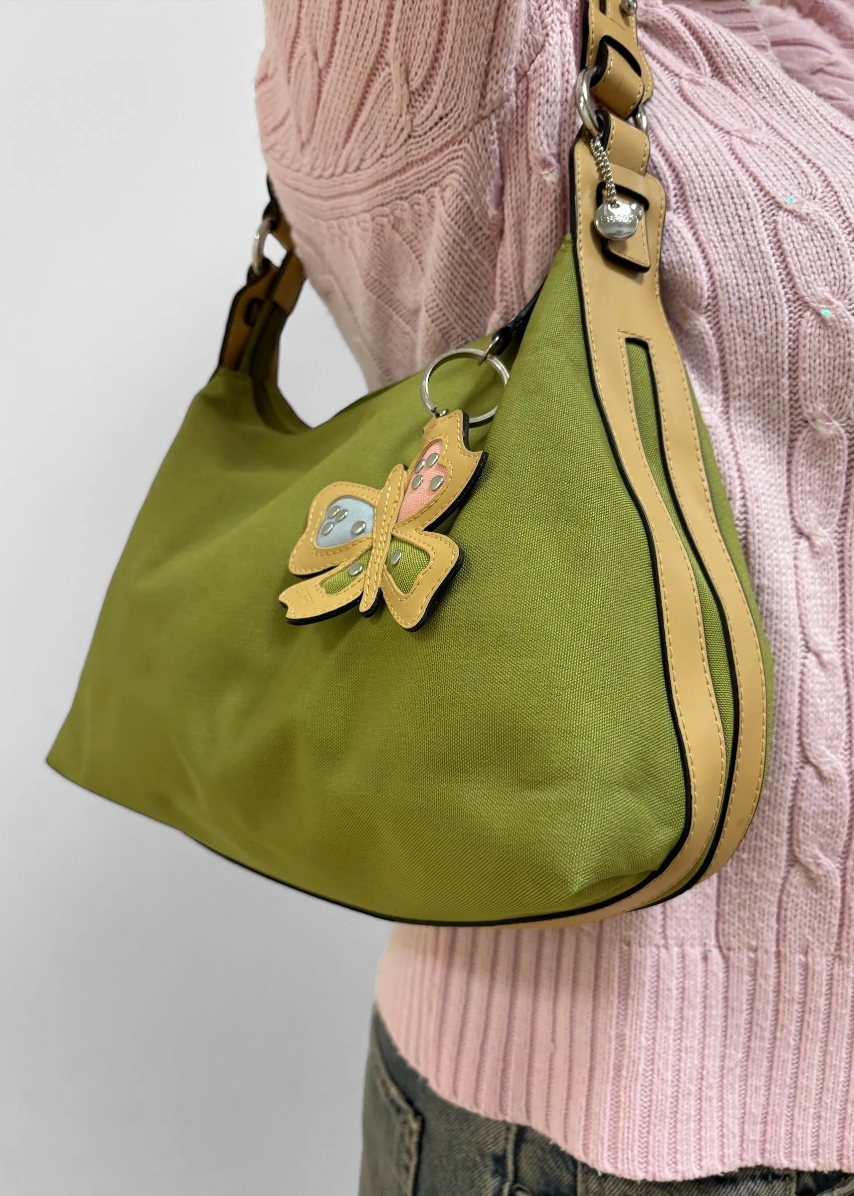 Sure! Here’s an optimized title for the product:

Esprit Elegant Butterfly Bag - Stylish and Versatile Handbag for Everyday Use

Let me know if you need any more help!