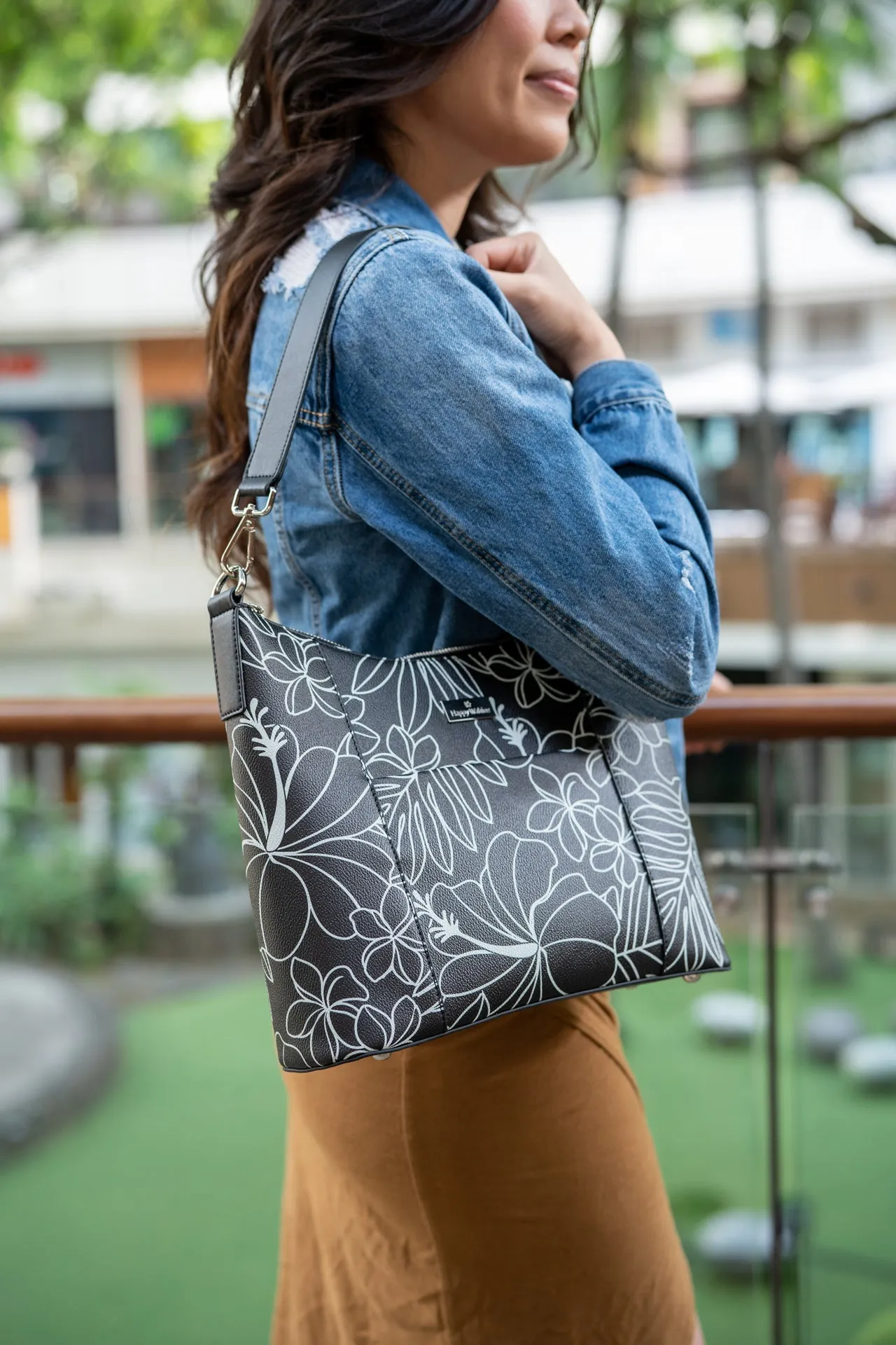 Hobo Bag Sara Hibiscus Lines Black