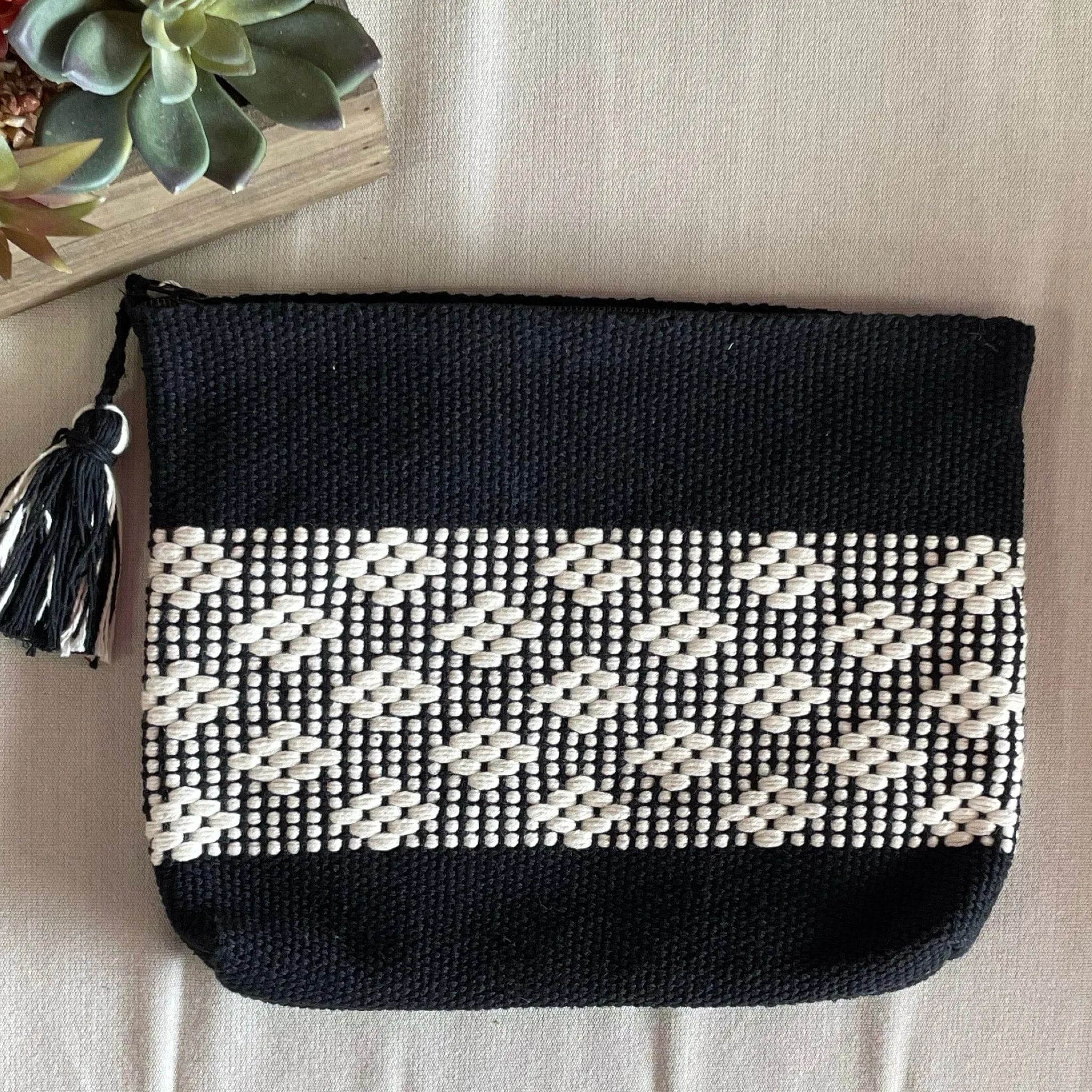 Jalieza Mexican Hand Woven Clutch - Medium